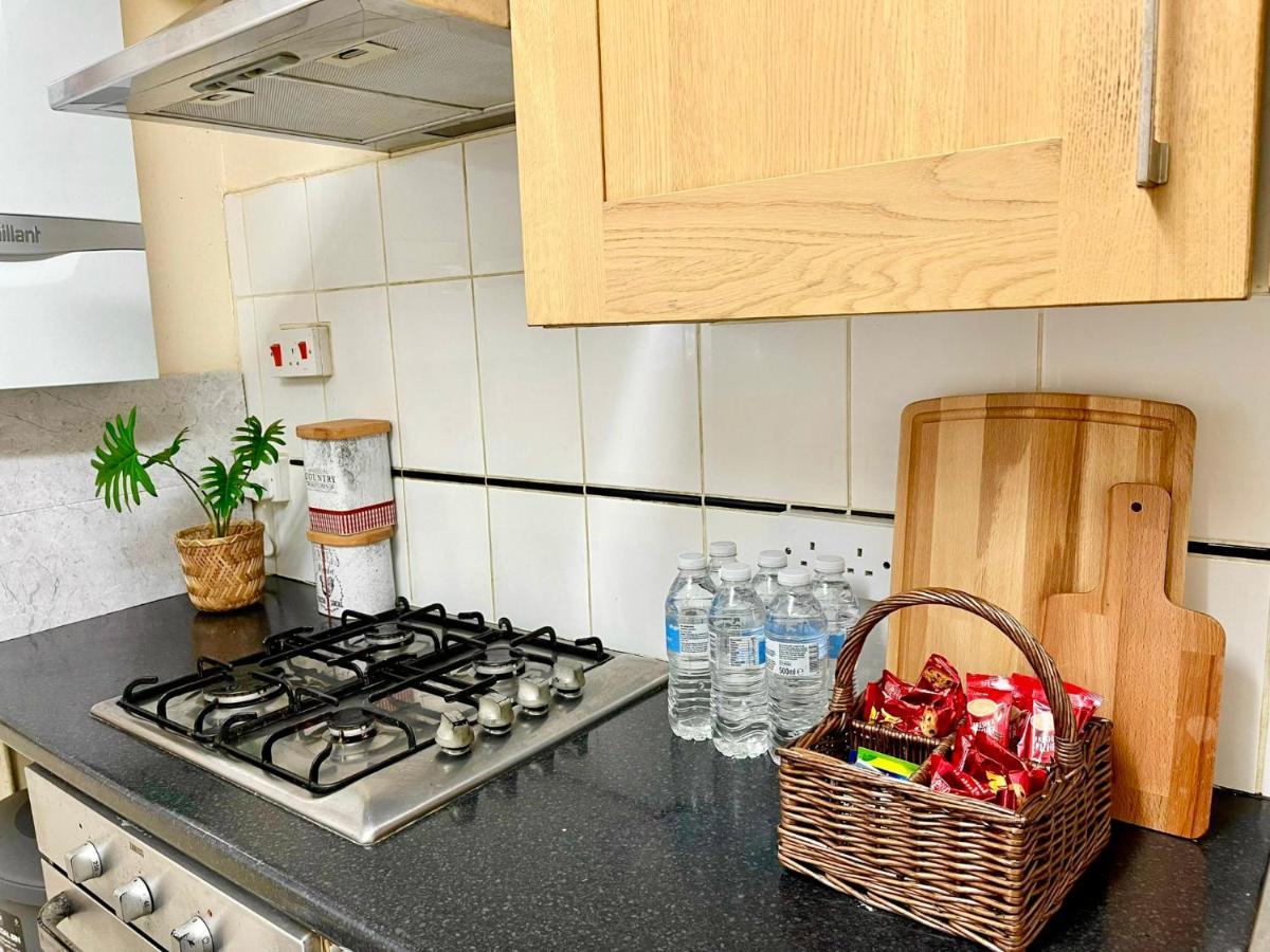 3Br Central London Close Station Extérieur photo