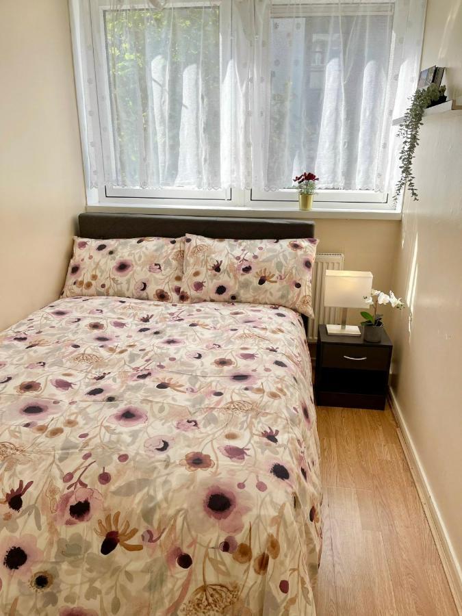 3Br Central London Close Station Extérieur photo