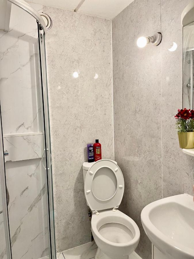 3Br Central London Close Station Extérieur photo
