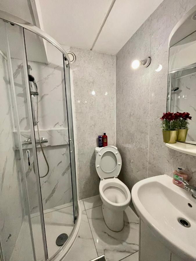3Br Central London Close Station Extérieur photo