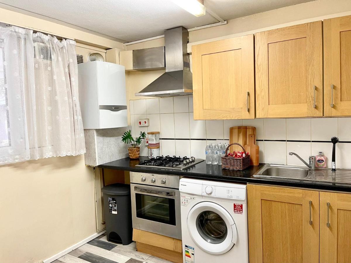 3Br Central London Close Station Extérieur photo