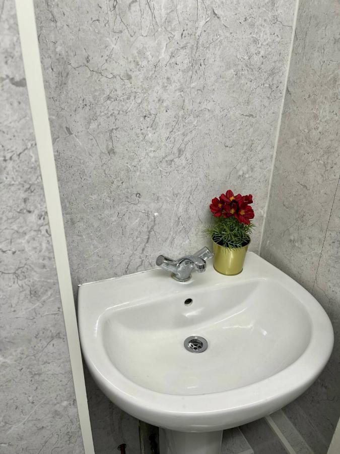 3Br Central London Close Station Extérieur photo