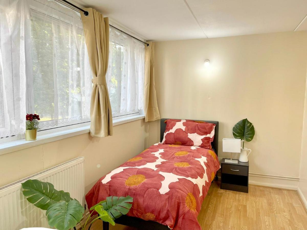 3Br Central London Close Station Extérieur photo